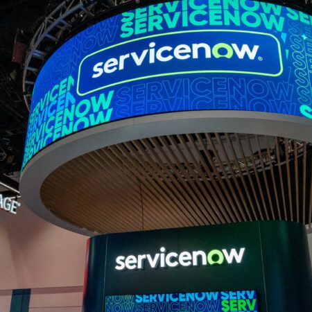 Software stocks enter bear market on AI disruption fear with ServiceNow plunging 11%-“Software Stocks Decline: ServiceNow Drops 11% Amid AI Disruption Fears”