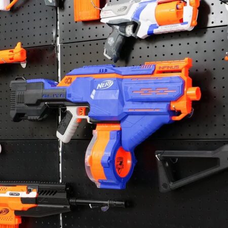 NERF GUN CHICKEN AND SUPER GUN INFINUS BATTLE-“Nerf Gun Chicken vs. Super Gun Infinus: Epic Battle Showdown”