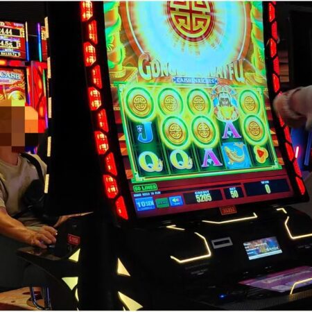 老虎机《RM1000系列》真的！中满了财神图案（GIGANTIC WIN！），赔率就。。。，赌场，slot game-“RM1000系列老虎机：财神图案大满贯，赢得巨额赔率！”