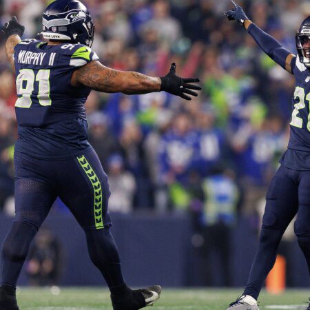 沃倫·穆恩 (Warren Moon) 心系 NFC 冠軍賽中的西雅圖海鷹隊