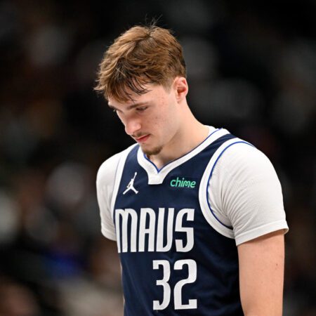 小牛隊週六宣布庫珀·弗拉格新聞