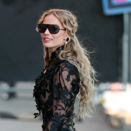 Margot Robbie Gives Naked Dressing The Emily Brontë Treatment-“Margot Robbie Redefines Naked Dressing with Emily Brontë Inspiration”