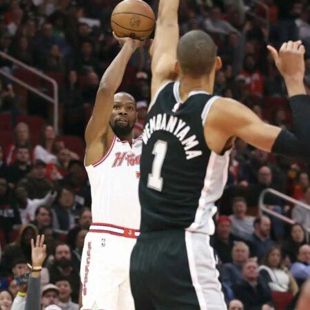 Kevin Durant makes history, enters top 10 list vs. Spurs-“Kevin Durant Joins Top 10 All-Time Scorers with Historic Performance vs. Spurs”