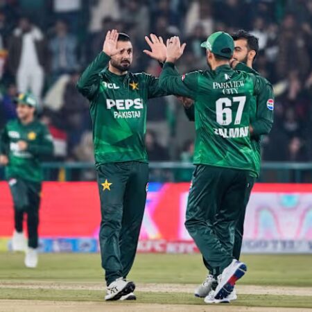 Spinners end Pakistan’s eight-year T20 drought against under-strength Australia-“Spinners End Pakistan’s 8-Year T20 Drought Against Australia”