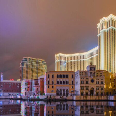 Sands Stock Tumbles as Weak Macau Hold Overshadows Singapore Strength-“Sands Stock Tumbles: Weak Macau Performance Outweighs Singapore Gains”