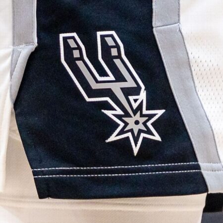 Snowstorm grounds Spurs; game vs. Magic on Sunday delayed-“Snowstorm Delays Spurs vs. Magic Game on Sunday”