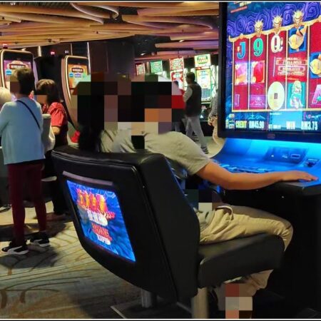 老虎机，可以和搭档坐在一起玩的超巨大机台！，赌注被我换来换去。。。，赌场，slot game-超巨大老虎机机台，与搭档共赢，尽享赌场乐趣！