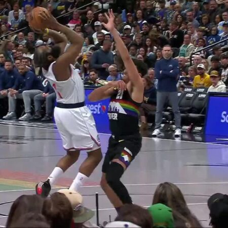 [Highlight] James Harden shows incredible touch, scoring over Spencer Jones as he draws the contact and converts the and-one free throw. He now leads all scorers with 22 points in the 3rd quarter-“James Harden Dominates with And-One: 22 Points in 3rd Quarter”