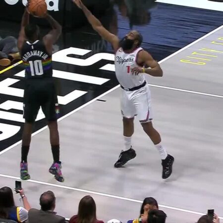 [Highlight] Tim Hardaway Jr. catches fire, knocking down three consecutive three-pointers-“Tim Hardaway Jr. Lights Up with Three Consecutive Three-Pointers”