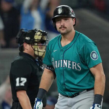 Cal Raleigh drops extremely confident Super Bowl prediction-“Cal Raleigh’s Bold Super Bowl Prediction: An Inside Look”