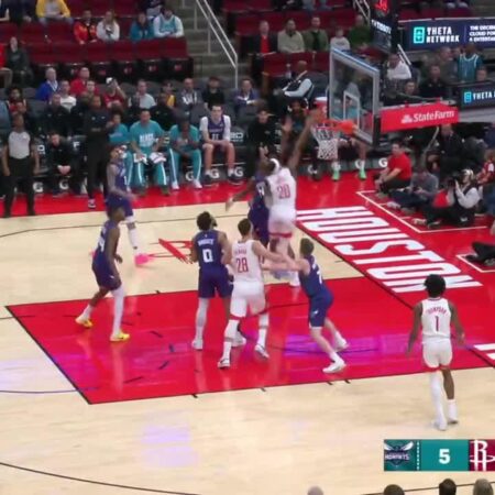 [Highlight] Amen Thompson snags the offensive rebound, kicks out to Josh Okogie, who draws LaMelo Ball into the air on the pump fake before exploding for the emphatic dunk-“Awesome Highlights: Amen Thompson’s Rebound & Josh Okogie’s Dunk on LaMelo Ball”