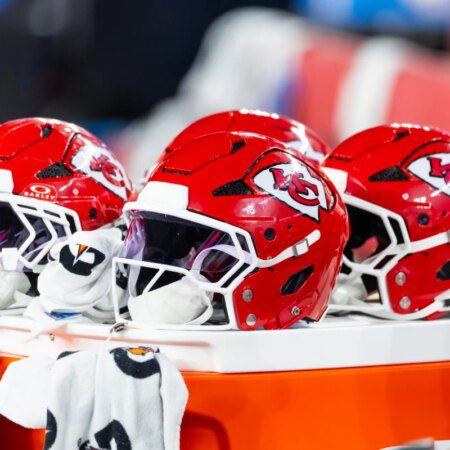 Kansas City Chiefs Sign 26-Year-Old Quarterback-“Kansas City Chiefs Sign 26-Year-Old Quarterback: Game-Changing Move”