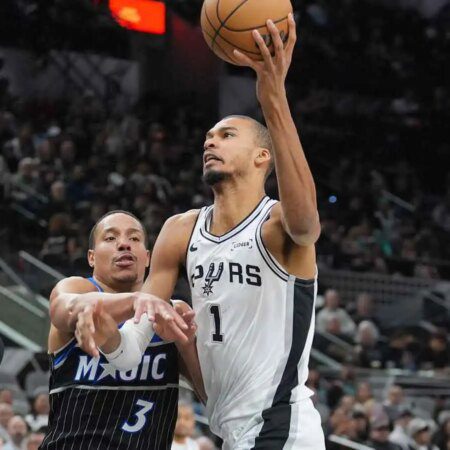 Desmond Bane gets flagrant foul after taking out Wemby-“Desmond Bane Ejected for Flagrant Foul on Wemby: Game Highlights”