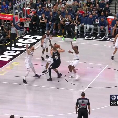 [Highlight] Nikola Jokić and Jamal Murray run the two-man game, resulting in Jokić’s crafty behind-the-back move and finish at the rim-“Jokić & Murray: Mastering the Two-Man Game with Behind-the-Back Finish”