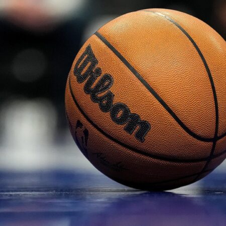 Spurs – Hornets game moved up from 3pm EST to Noon EST due to inclement weather.-“Spurs vs. Hornets Game Rescheduled to Noon EST Due to Weather”