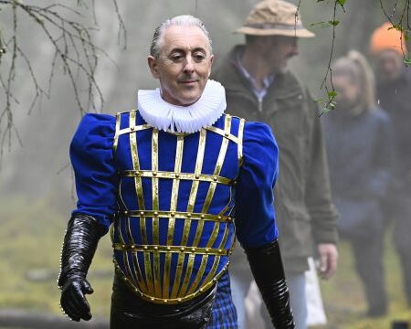 Traitors Host Alan Cumming Wears Vegan Leather for PETA Campaign-“Alan Cumming Advocates Vegan Leather in PETA Campaign”