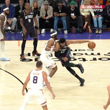 [Highlight] Suns clamp down defensively, then Dillon Brooks takes it coast to coast for two. (Radio Commentary)-“Suns’ Defensive Clamp Leads to Dillon Brooks’ Coast-to-Coast Highlight”