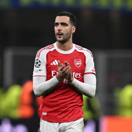 Arsenal consider late deadline day signing as key star suffers suspected broken foot-“Arsenal Targets Late Deadline Day Signing After Key Star Suffers Suspected Broken Foot”