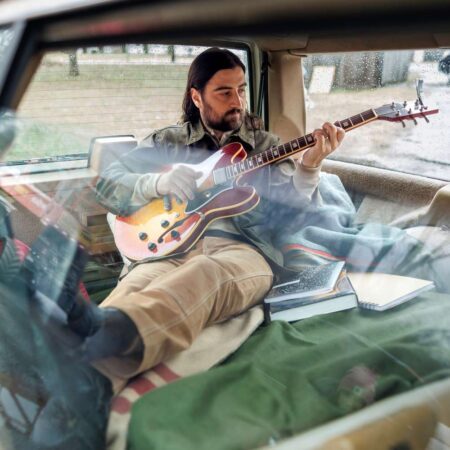 Noah Kahan on Inspiration Behind New Single ‘The Great Divide’ (Exclusive)-Noah Kahan Reveals Inspiration Behind New Single “The Great Divide” (Exclusive)