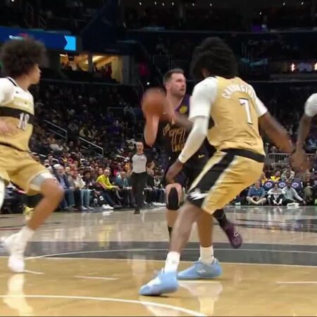 [Highlight] Luka Dončić throws a lob to Jaxson Hayes, who finishes with one hand over Alex Sarr. Luka then gets a steal and hits Hayes again with a no-look lob for another dunk!-“Luka Dončić’s Epic Alley-Oop to Jaxson Hayes: No-Look Lob and Steal!”