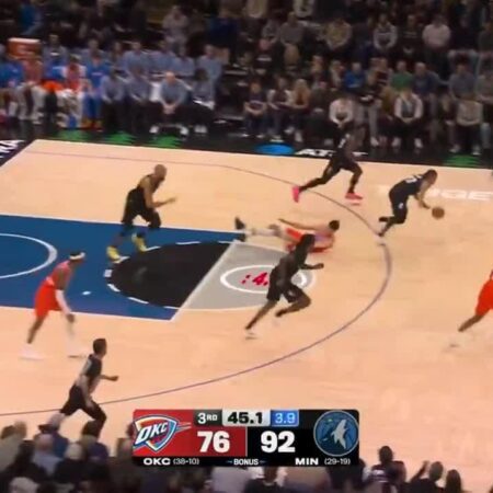 [Highlight] Anthony Edwards with the steal on Chet Holmgren and a transition catch-and-shoot three-pointer in a great two-way sequence-“Anthony Edwards Steals Ball from Chet Holmgren: Impressive Transition Three-Pointer”