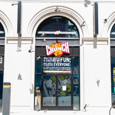 Crunch Faces Backlash After Leaked ICE Memo From Texas Franchise-“Crunch Faces Backlash Over Leaked ICE Memo: Texas Franchise Controversy”